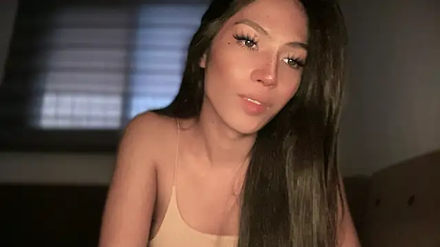 Snapshot of Bella_Gordon chatting on June 2, 9:50 pm Bella Gordon online show from June 2, 9:50 pm