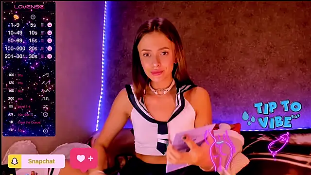 Snapshot of madina_taher chatting on January 8, 10:27 pm madina taher online show from January 8, 10:27 pm