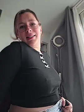 Amai Live online show from May 5, 4:26 pm