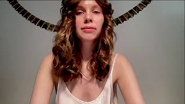 Snapshot of Nikki_Mimimi chatting on February 6, 10:15 am Nikki Mimimi online show from February 6, 10:15 am