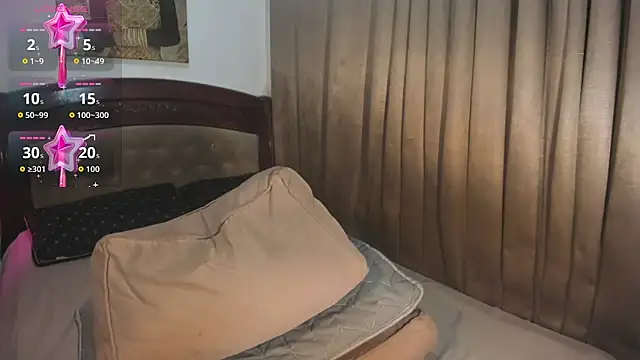 Snapshot of maviehugecock chatting on November 12, 4:24 am maviehugecock online show from November 12, 4:24 am