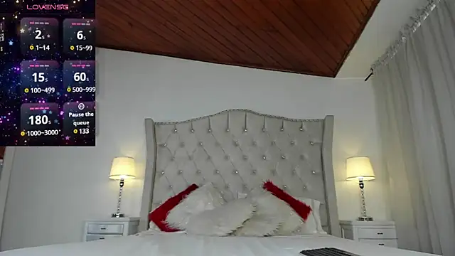 Snapshot of Naughtykitty4 chatting on March 17, 10:38 pm Naughtykitty4 online show from March 17, 10:38 pm