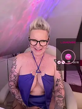 German Milf online show from April 24, 1:13 pm