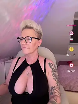 German Milf online show from April 28, 12:43 pm