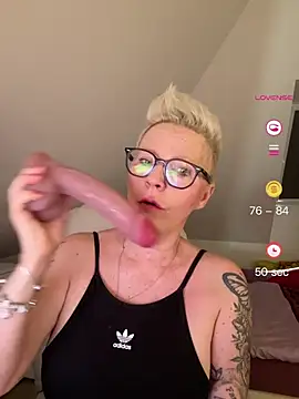 Snapshot of German_Milf chatting on May 26, 9:38 am German Milf online show from May 26, 9:38 am