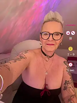 Snapshot of German_Milf chatting on June 3, 12:52 pm German Milf online show from June 3, 12:52 pm
