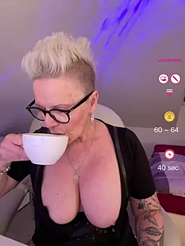 Snapshot of German_Milf chatting on June 10, 12:15 pm German Milf online show from June 10, 12:15 pm