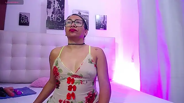 Snapshot of hornywife_ chatting on March 12, 12:47 pm hornywife online show from March 12, 12:47 pm