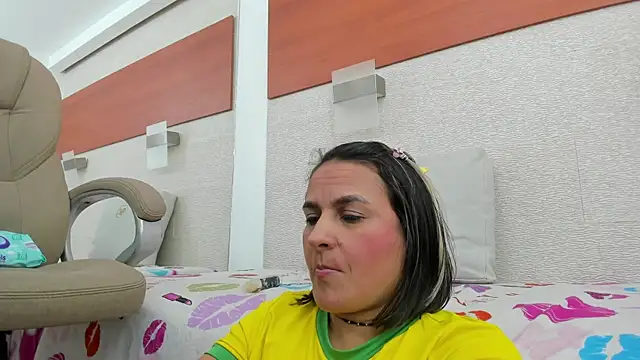 allice green online show from December 17, 1:33 am