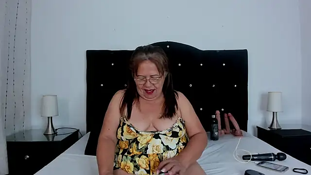 Snapshot of Keira_Lennox chatting on September 11, 11:32 am Keira Lennox online show from September 11, 11:32 am