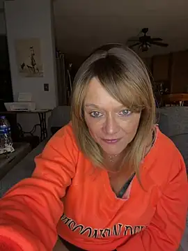 Snapshot of cowgirlc chatting on January 31, 2:37 am cowgirlc online show from January 31, 2:37 am