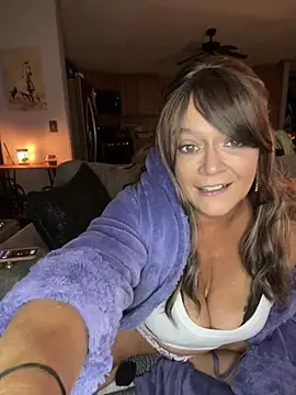 Snapshot of cowgirlc chatting on February 19, 3:28 am cowgirlc online show from February 19, 3:28 am