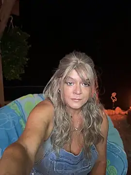 Snapshot of cowgirlc chatting on June 27, 2:16 am cowgirlc online show from June 27, 2:16 am