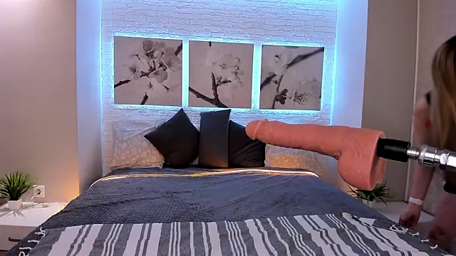 Snapshot of Betty_June chatting on November 28, 8:33 pm Betty June online show from November 28, 8:33 pm