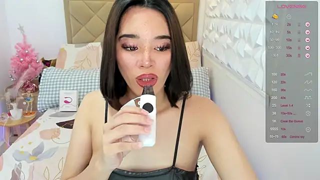 TsHeartXxx online show from December 18, 6:52 am