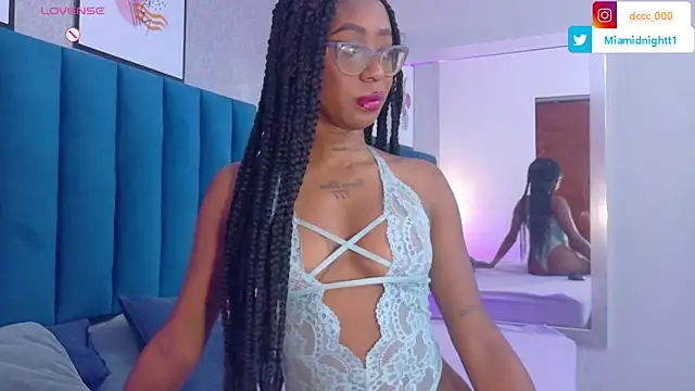 MiaMidnnightt online show from May 2, 12:32 pm