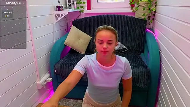 Snapshot of Misss_Vikk chatting on September 10, 6:13 am Misss Vikk online show from September 10, 6:13 am