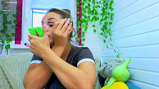 Snapshot of Misss_Vikk chatting on September 24, 5:55 am Misss Vikk online show from September 24, 5:55 am