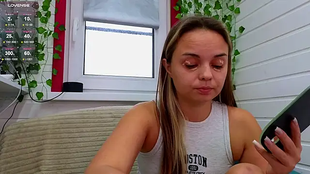 Snapshot of Misss_Vikk chatting on October 13, 7:52 am Misss Vikk online show from October 13, 7:52 am