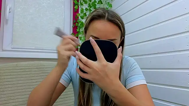 Snapshot of Misss_Vikk chatting on October 25, 6:43 am Misss Vikk online show from October 25, 6:43 am