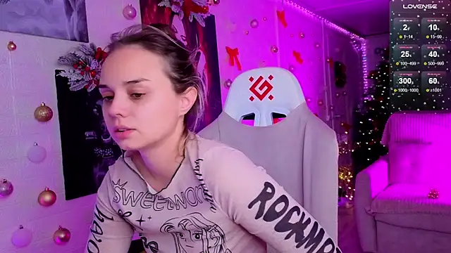 Snapshot of Misss_Vikk chatting on December 15, 6:28 am Misss Vikk online show from December 15, 6:28 am