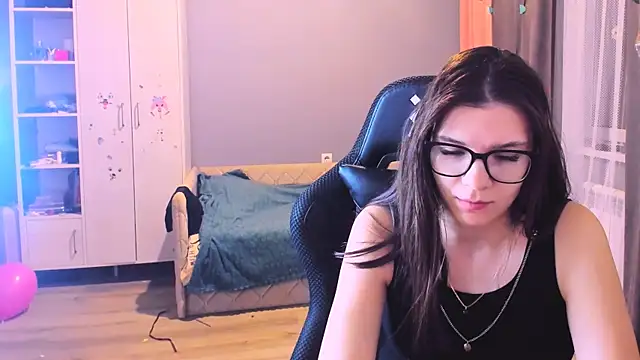 Snapshot of MollyLollipop chatting on January 12, 1:11 am MollyLollipop online show from January 12, 1:11 am