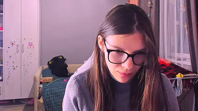 Snapshot of MollyLollipop chatting on February 3, 1:48 am MollyLollipop online show from February 3, 1:48 am