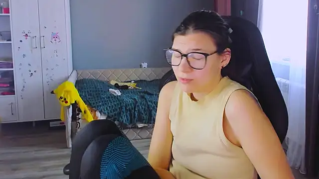 Snapshot of MollyLollipop chatting on February 16, 7:15 am MollyLollipop online show from February 16, 7:15 am