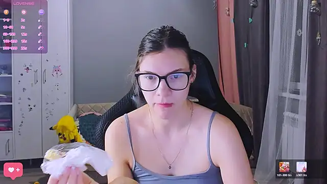 Snapshot of MollyLollipop chatting on February 18, 12:50 am MollyLollipop online show from February 18, 12:50 am