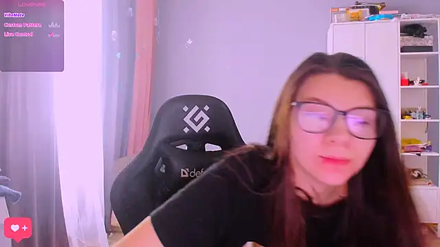 Snapshot of MollyLollipop chatting on March 12, 5:46 am MollyLollipop online show from March 12, 5:46 am