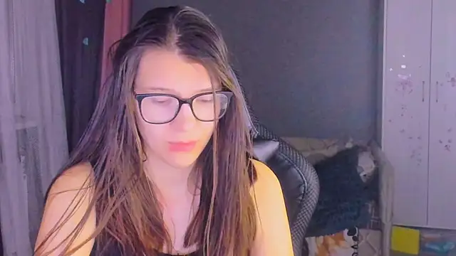 Snapshot of MollyLollipop chatting on March 12, 5:52 pm MollyLollipop online show from March 12, 5:52 pm