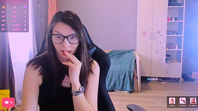 Snapshot of MollyLollipop chatting on March 23, 2:37 am MollyLollipop online show from March 23, 2:37 am