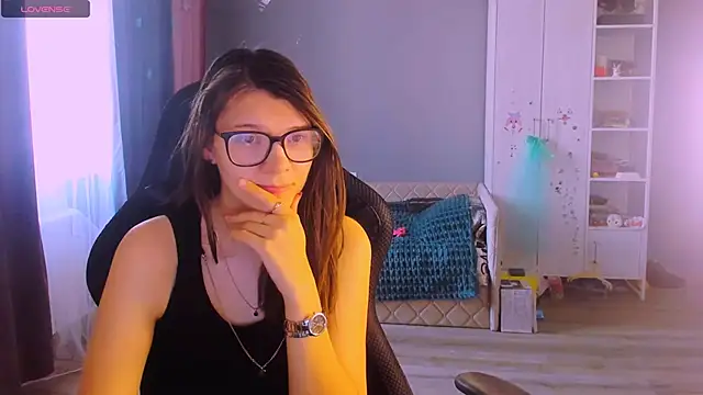 Snapshot of MollyLollipop chatting on March 25, 4:07 am MollyLollipop online show from March 25, 4:07 am