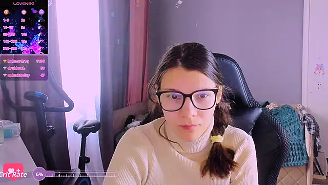 Snapshot of MollyLollipop chatting on April 3, 2:42 am MollyLollipop online show from April 3, 2:42 am