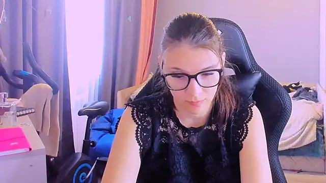 Snapshot of MollyLollipop chatting on April 29, 5:55 am MollyLollipop online show from April 29, 5:55 am