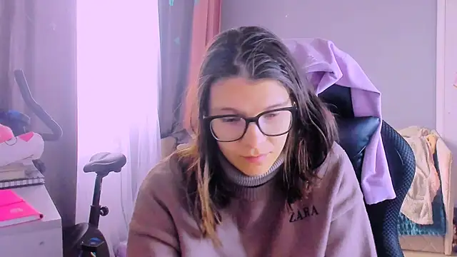Snapshot of MollyLollipop chatting on May 21, 7:15 am MollyLollipop online show from May 21, 7:15 am