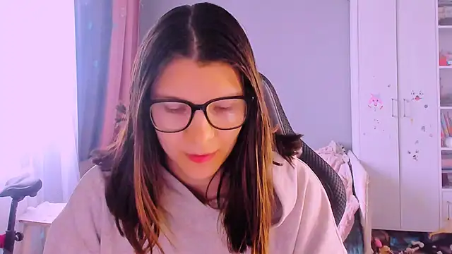 Snapshot of MollyLollipop chatting on May 25, 4:18 am MollyLollipop online show from May 25, 4:18 am