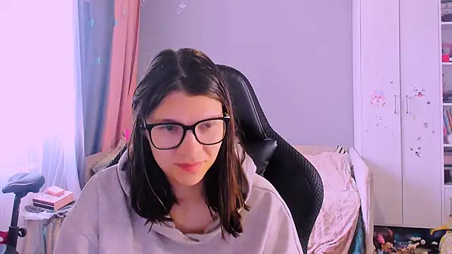 Snapshot of MollyLollipop chatting on May 26, 1:56 am MollyLollipop online show from May 26, 1:56 am