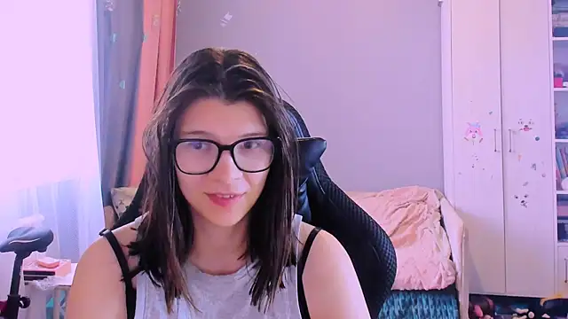 Snapshot of MollyLollipop chatting on May 28, 5:27 am MollyLollipop online show from May 28, 5:27 am