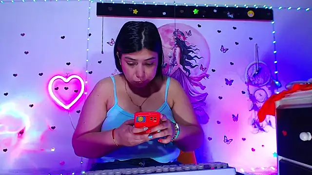 Snapshot of oliviarodriguez2u chatting on May 15, 10:39 pm oliviarodriguez2u online show from May 15, 10:39 pm