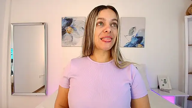 Isabella Harley online show from April 28, 1:16 pm