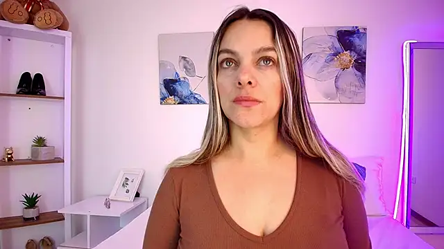 Snapshot of Isabella_Harley chatting on June 5, 1:17 pm Isabella Harley online show from June 5, 1:17 pm