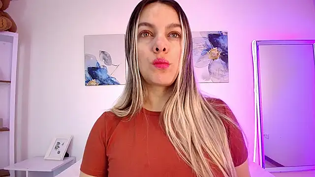Snapshot of Isabella_Harley chatting on June 11, 1:20 pm Isabella Harley online show from June 11, 1:20 pm