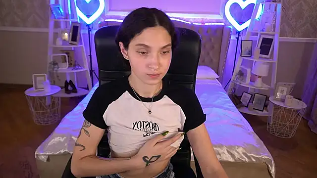 Snapshot of BabyFlowerr chatting on January 9, 5:34 am BabyFlowerr online show from January 9, 5:34 am