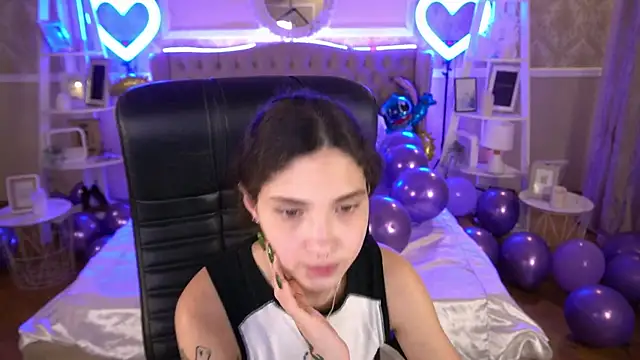 Snapshot of BabyFlowerr chatting on January 11, 4:59 am BabyFlowerr online show from January 11, 4:59 am