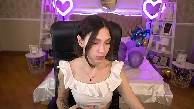 Snapshot of BabyFlowerr chatting on January 27, 4:41 am BabyFlowerr online show from January 27, 4:41 am