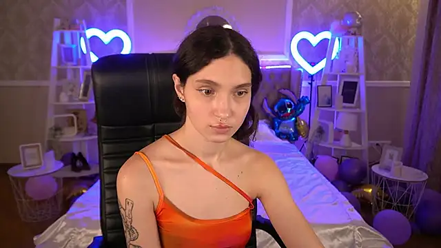Snapshot of BabyFlowerr chatting on February 4, 5:10 am BabyFlowerr online show from February 4, 5:10 am