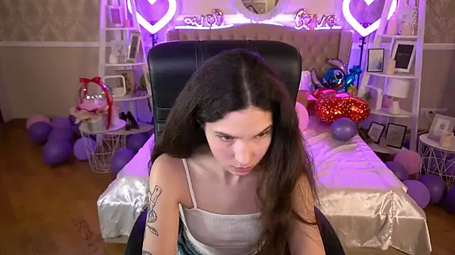 Snapshot of BabyFlowerr chatting on February 7, 10:52 pm BabyFlowerr online show from February 7, 10:52 pm