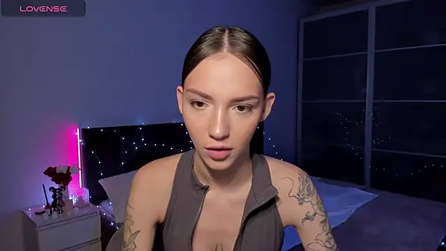 SophieCatty online show from March 25, 4:18 am
