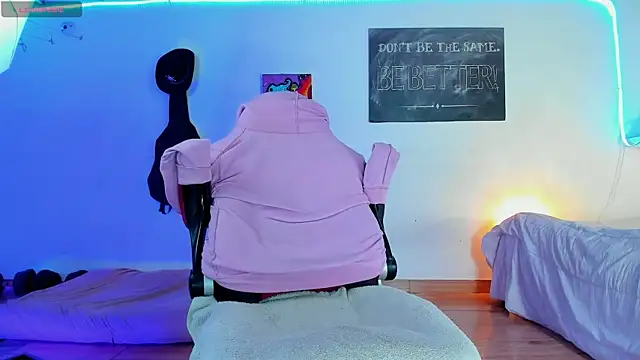 Snapshot of RyanCarter_ chatting on December 7, 3:08 pm RyanCarter online show from December 7, 3:08 pm